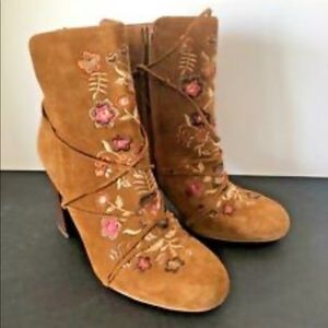 Sam Edelman embroidered winnie booties. Size 7.5